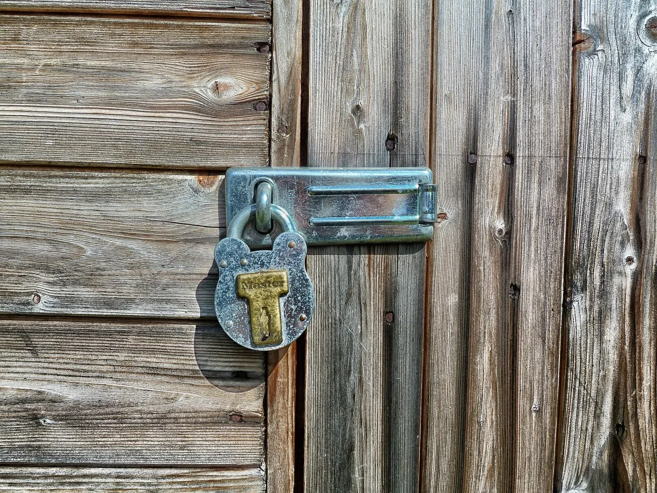 garden shed, latch, lock, building, storage, wood, wooden, hdr, close-up, macro, gray wood, gray building, gray garden, gray gardening, gray closed, garden shed, garden shed, garden shed, garden shed, latch, lock, lock, lock, lock, lock, storage, storage. Studio sheds: what to check on a shell before you convert