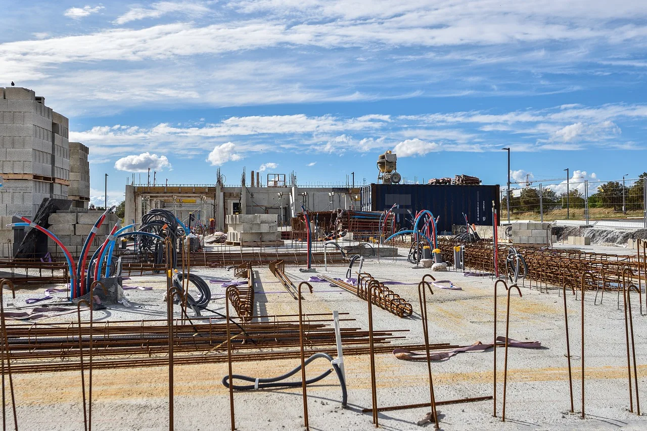 construction site, building, work, works, concrete, armed, cables, foundations, construction site, construction site, construction site, construction site, foundations, foundations, foundations, foundations, foundations. Pay for a backyard studio build by milestone, not by date