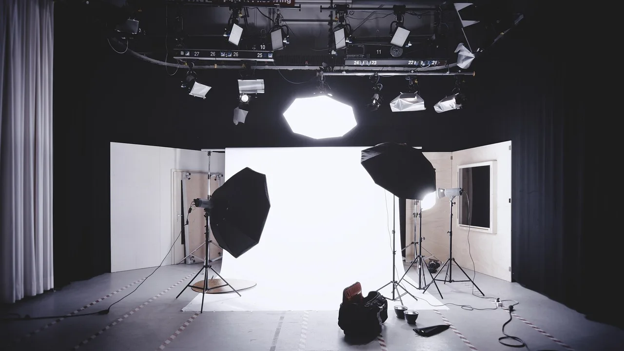 photography, studio, photo shoot, lighting, photography lighting, lighting equipment, photography equipment, flash, indoors, lights, mirror, room, spotlights, technology, workplace, photography, photography, studio, studio, studio, studio, studio. Studio insulation lessons: what goes wrong when nobody checks first